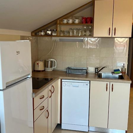 Apartments Neven Омиш Экстерьер фото