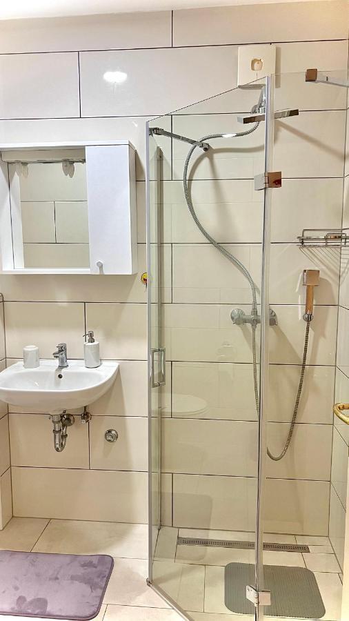 Apartments Neven Омиш Экстерьер фото
