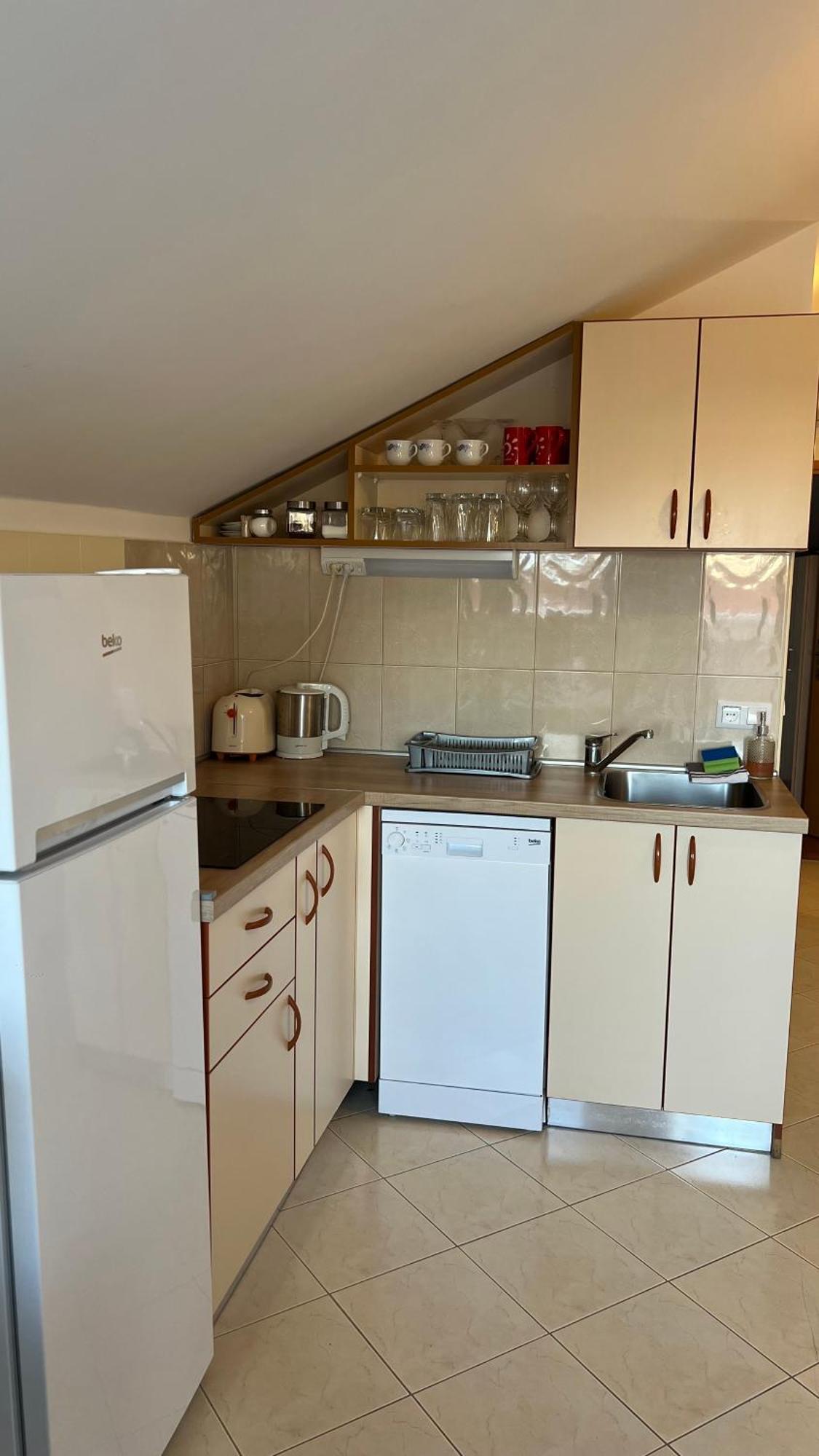 Apartments Neven Омиш Экстерьер фото