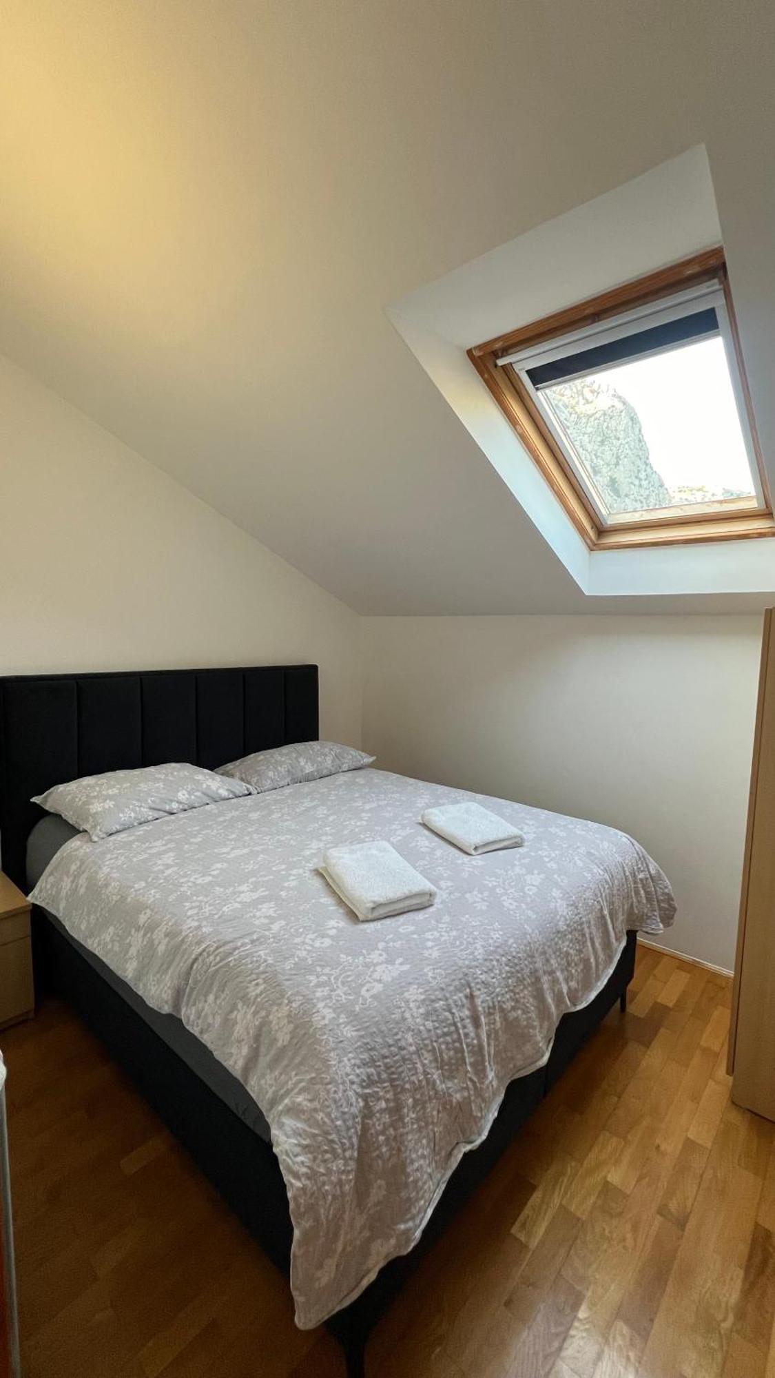 Apartments Neven Омиш Экстерьер фото
