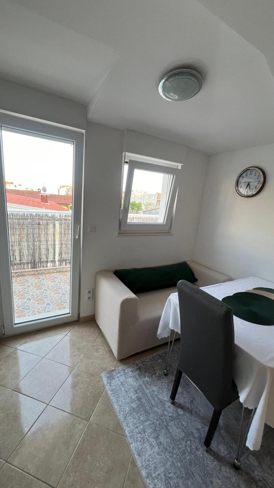 Apartments Neven Омиш Экстерьер фото
