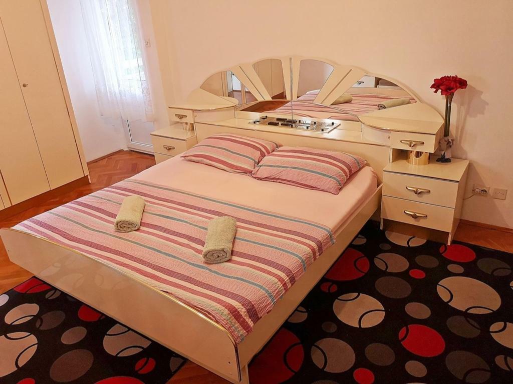 Apartments Neven Омиш Экстерьер фото